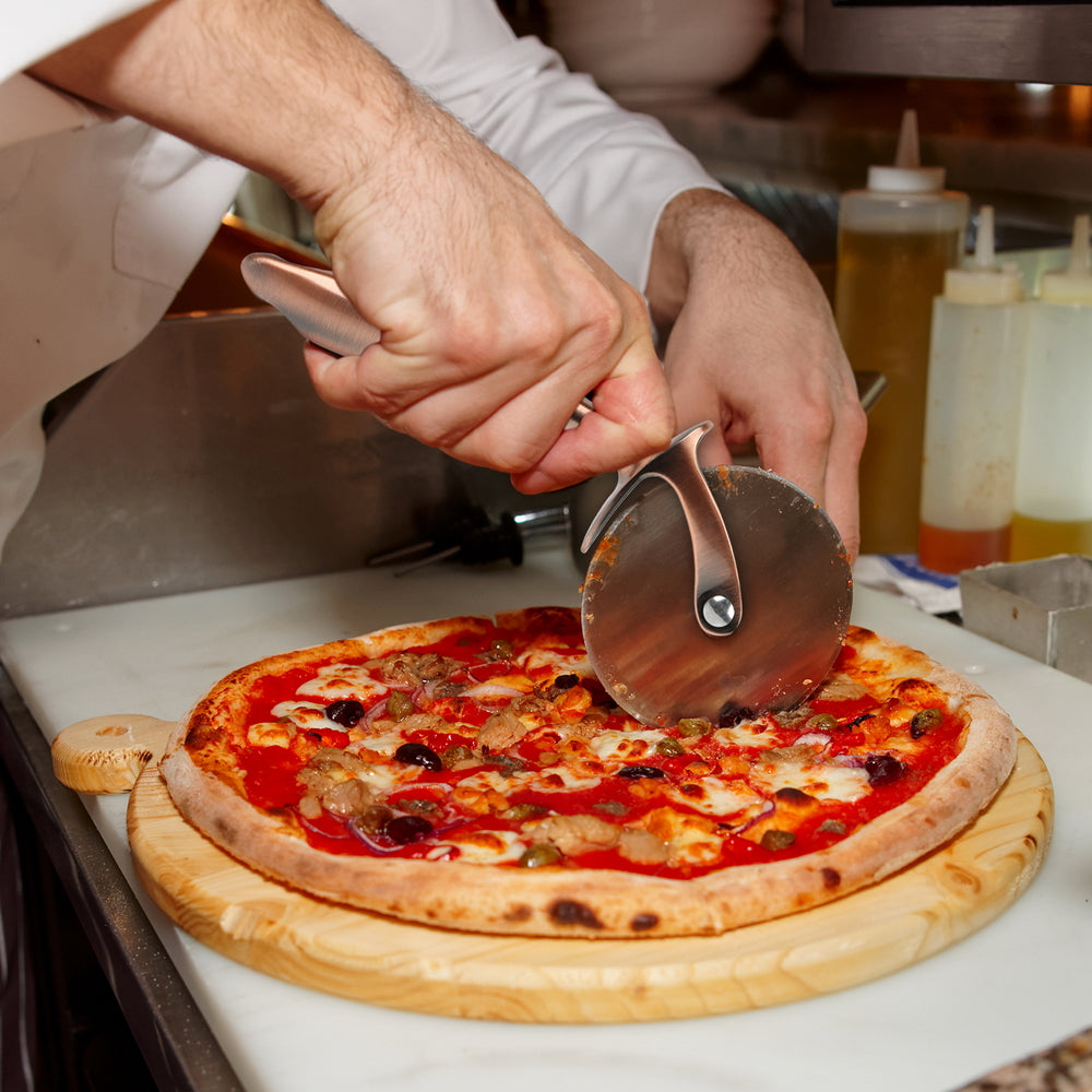 AiHom Roulette à Pizza en Acier Inoxydable Cutter à Pizza Poignée en Matériau en Laiton Coupe